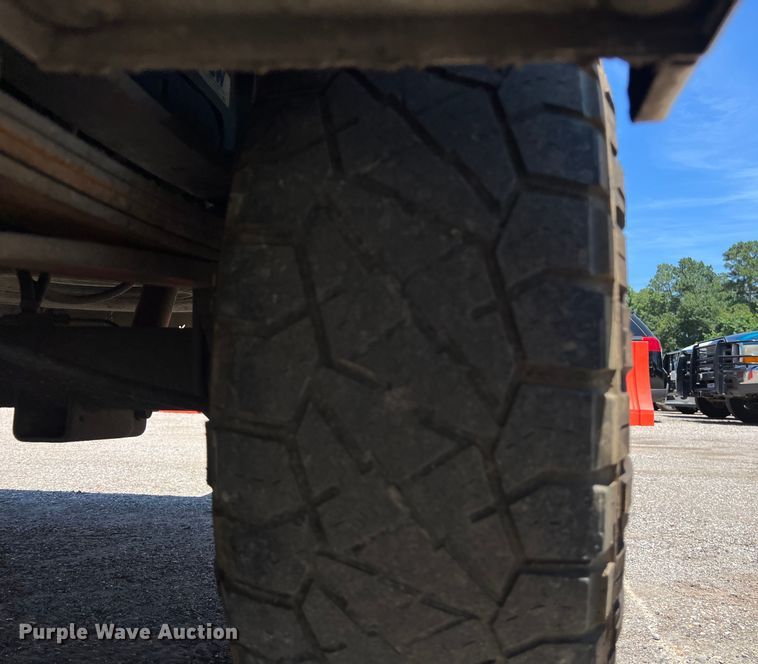 image for item LU9854 2007 Dodge Ram 2500HD Quad Cab utility bed pickup truck