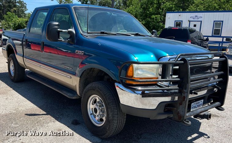 image for item LU9855 2000 Ford F-250 Super Duty Lariat Crew Cab pickup truck