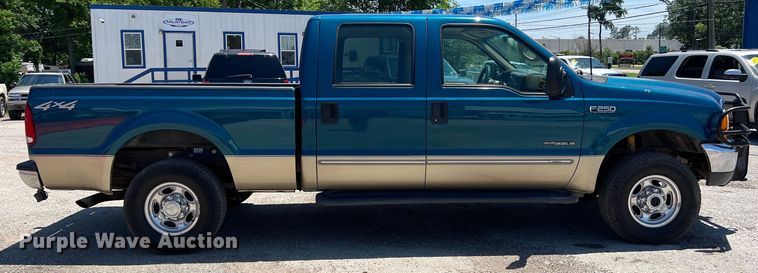 image for item LU9855 2000 Ford F-250 Super Duty Lariat Crew Cab pickup truck