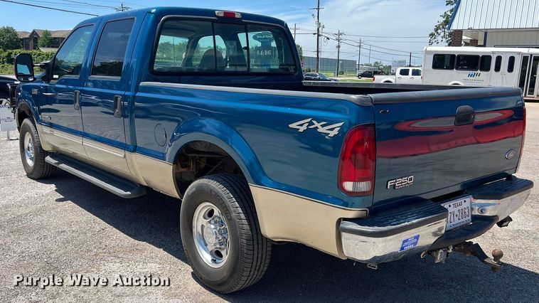 image for item LU9855 2000 Ford F-250 Super Duty Lariat Crew Cab pickup truck