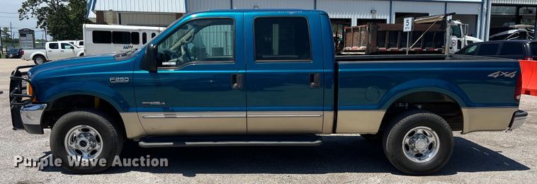 image for item LU9855 2000 Ford F-250 Super Duty Lariat Crew Cab pickup truck