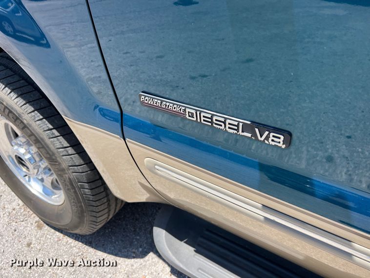 image for item LU9855 2000 Ford F-250 Super Duty Lariat Crew Cab pickup truck