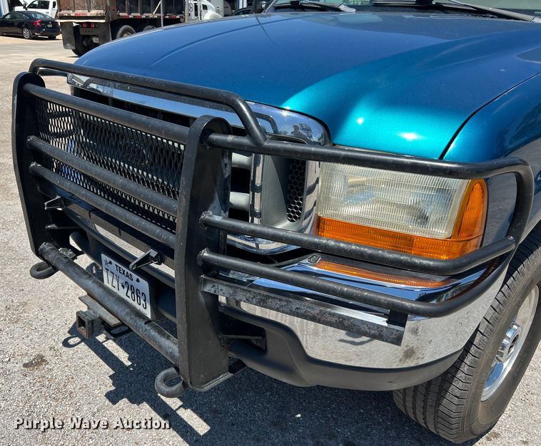 image for item LU9855 2000 Ford F-250 Super Duty Lariat Crew Cab pickup truck