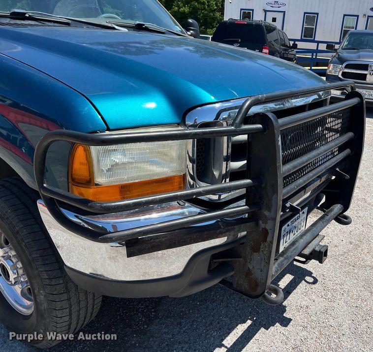 image for item LU9855 2000 Ford F-250 Super Duty Lariat Crew Cab pickup truck