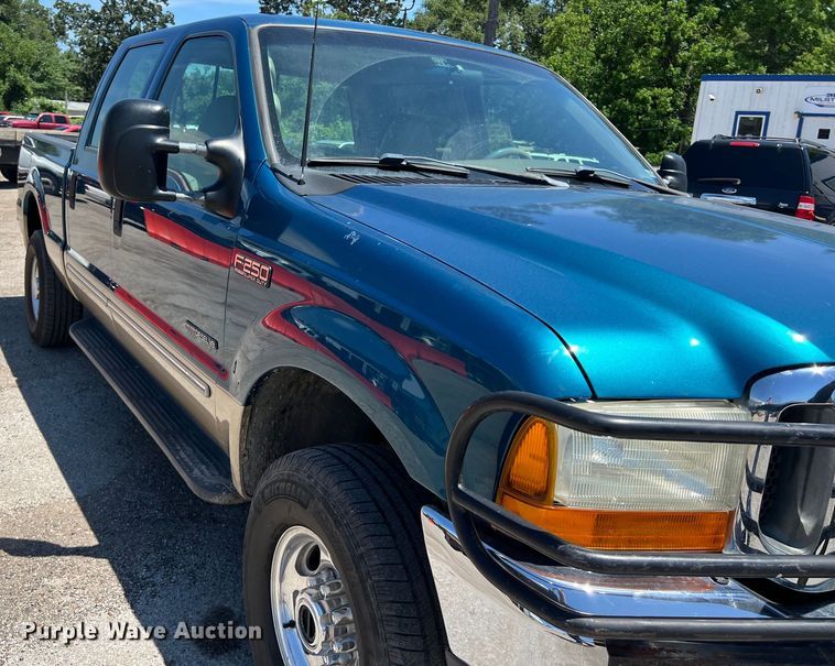 image for item LU9855 2000 Ford F-250 Super Duty Lariat Crew Cab pickup truck