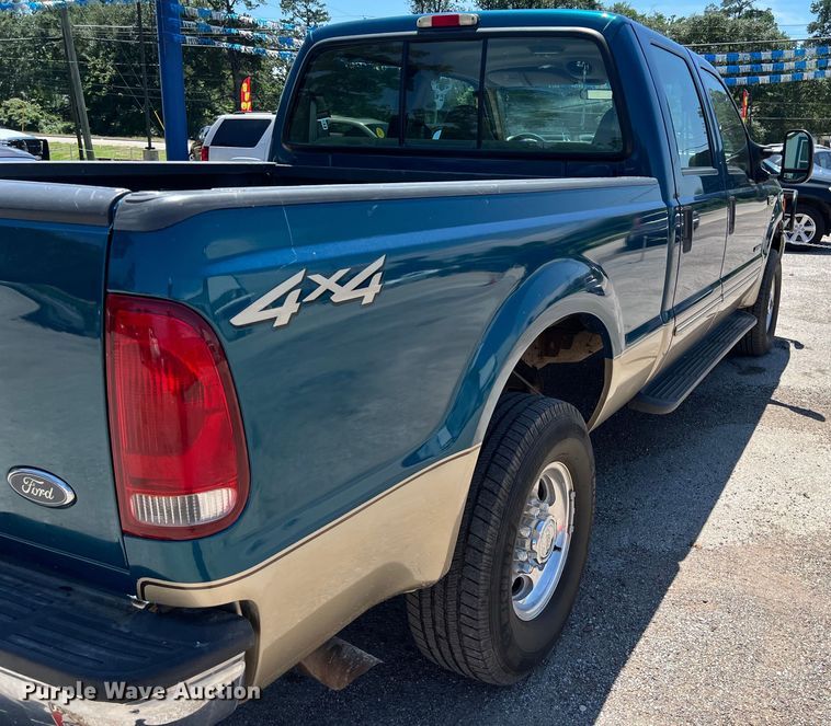 image for item LU9855 2000 Ford F-250 Super Duty Lariat Crew Cab pickup truck