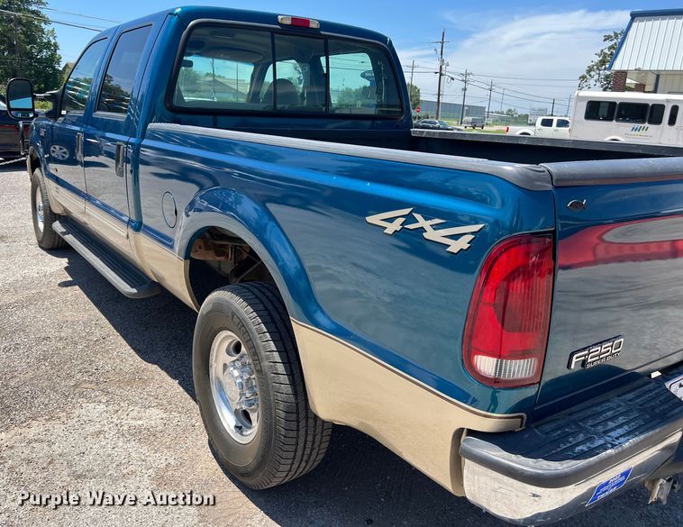 image for item LU9855 2000 Ford F-250 Super Duty Lariat Crew Cab pickup truck