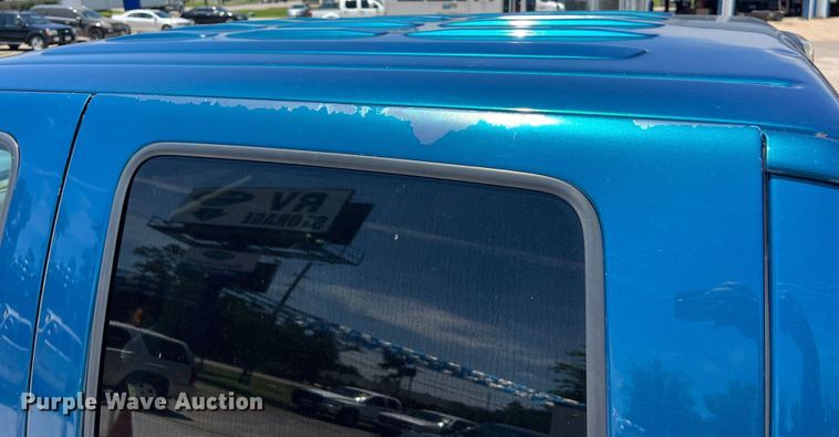 image for item LU9855 2000 Ford F-250 Super Duty Lariat Crew Cab pickup truck