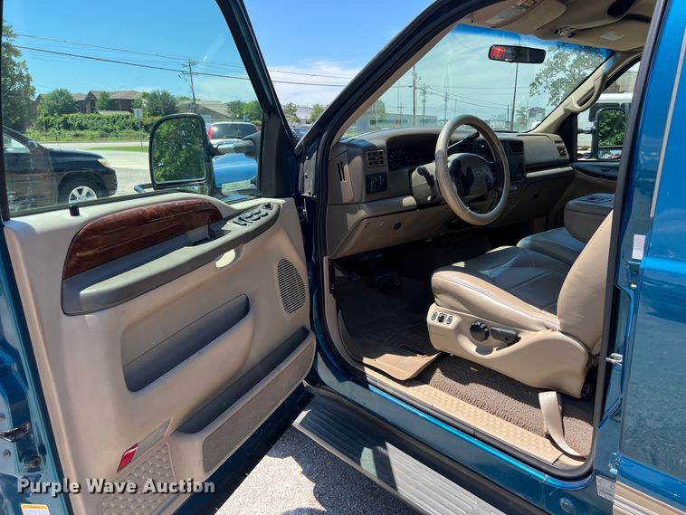 image for item LU9855 2000 Ford F-250 Super Duty Lariat Crew Cab pickup truck