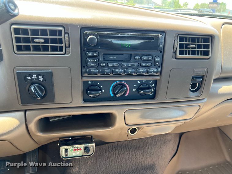 image for item LU9855 2000 Ford F-250 Super Duty Lariat Crew Cab pickup truck