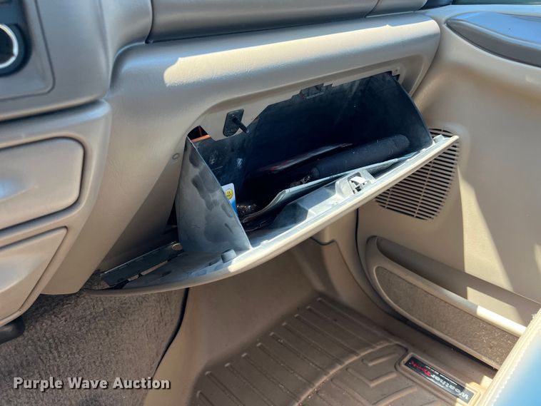 image for item LU9855 2000 Ford F-250 Super Duty Lariat Crew Cab pickup truck