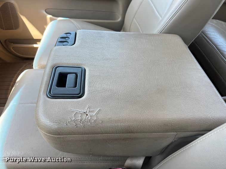 image for item LU9855 2000 Ford F-250 Super Duty Lariat Crew Cab pickup truck