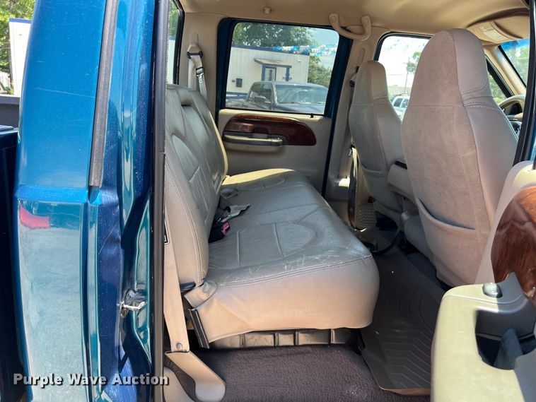 image for item LU9855 2000 Ford F-250 Super Duty Lariat Crew Cab pickup truck