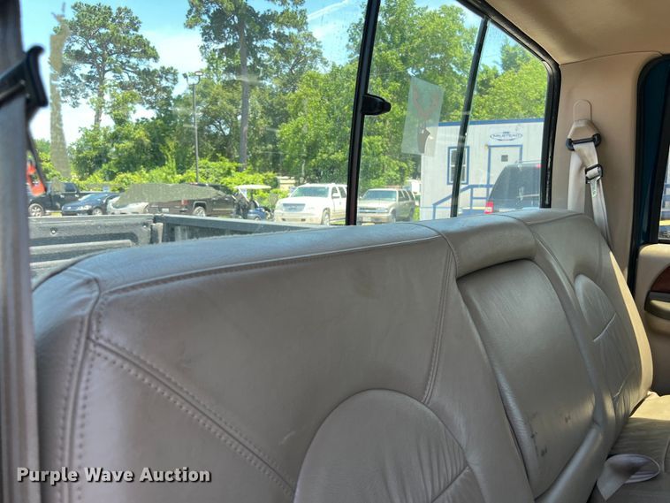 image for item LU9855 2000 Ford F-250 Super Duty Lariat Crew Cab pickup truck