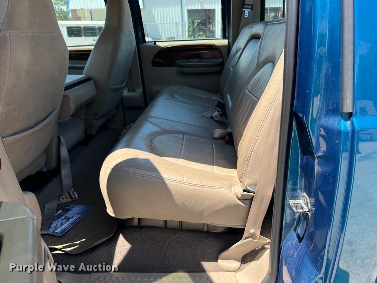 image for item LU9855 2000 Ford F-250 Super Duty Lariat Crew Cab pickup truck