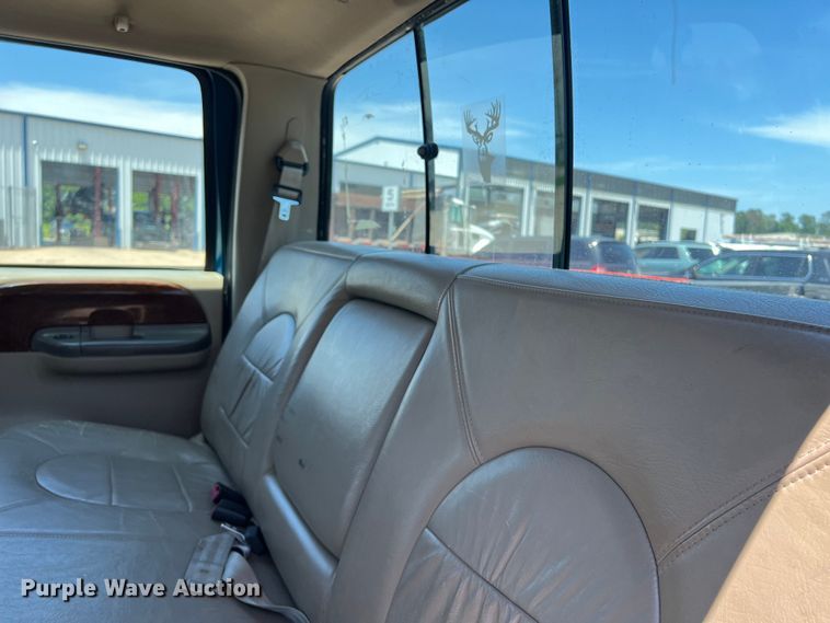 image for item LU9855 2000 Ford F-250 Super Duty Lariat Crew Cab pickup truck