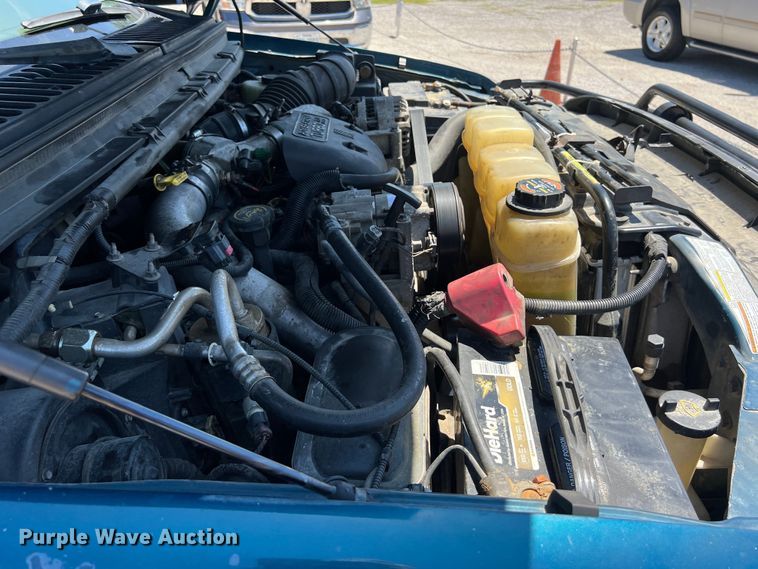 image for item LU9855 2000 Ford F-250 Super Duty Lariat Crew Cab pickup truck