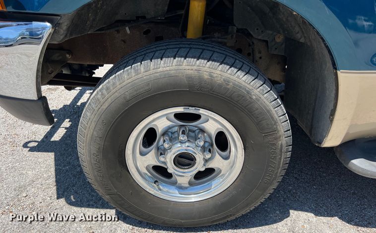 image for item LU9855 2000 Ford F-250 Super Duty Lariat Crew Cab pickup truck