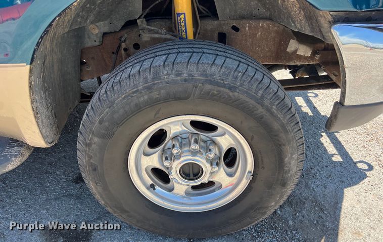 image for item LU9855 2000 Ford F-250 Super Duty Lariat Crew Cab pickup truck