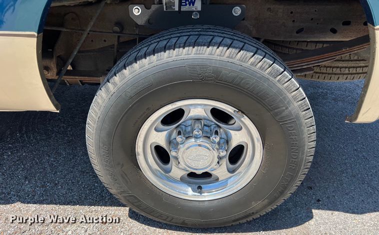 image for item LU9855 2000 Ford F-250 Super Duty Lariat Crew Cab pickup truck