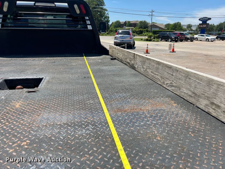 image for item LU9856 2012 Dodge Ram 4500HD flatbed pickup truck