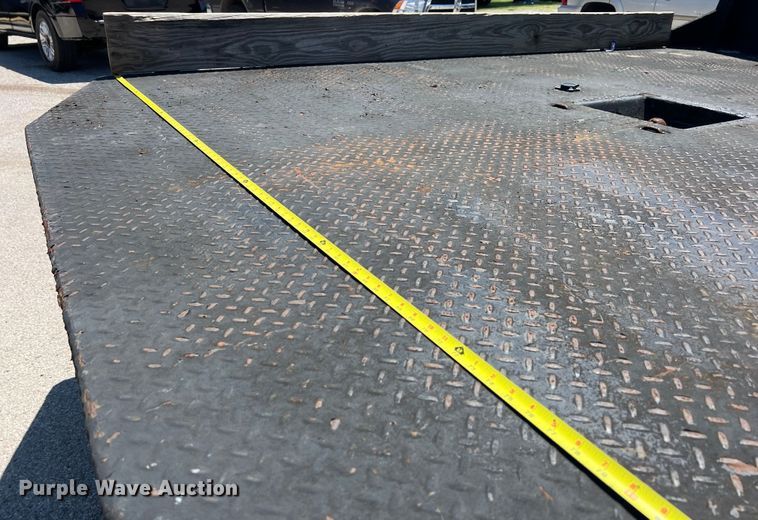 image for item LU9856 2012 Dodge Ram 4500HD flatbed pickup truck