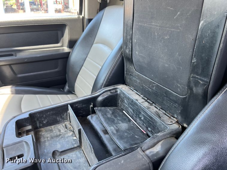 image for item LU9856 2012 Dodge Ram 4500HD flatbed pickup truck