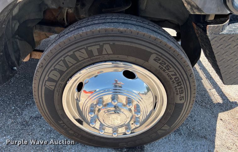 image for item LU9856 2012 Dodge Ram 4500HD flatbed pickup truck