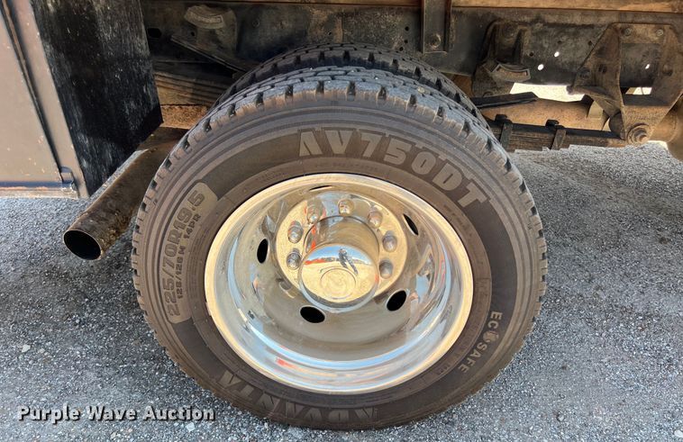 image for item LU9856 2012 Dodge Ram 4500HD flatbed pickup truck