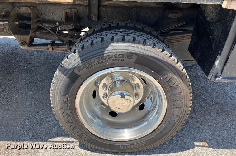 image for item LU9856 2012 Dodge Ram 4500HD flatbed pickup truck