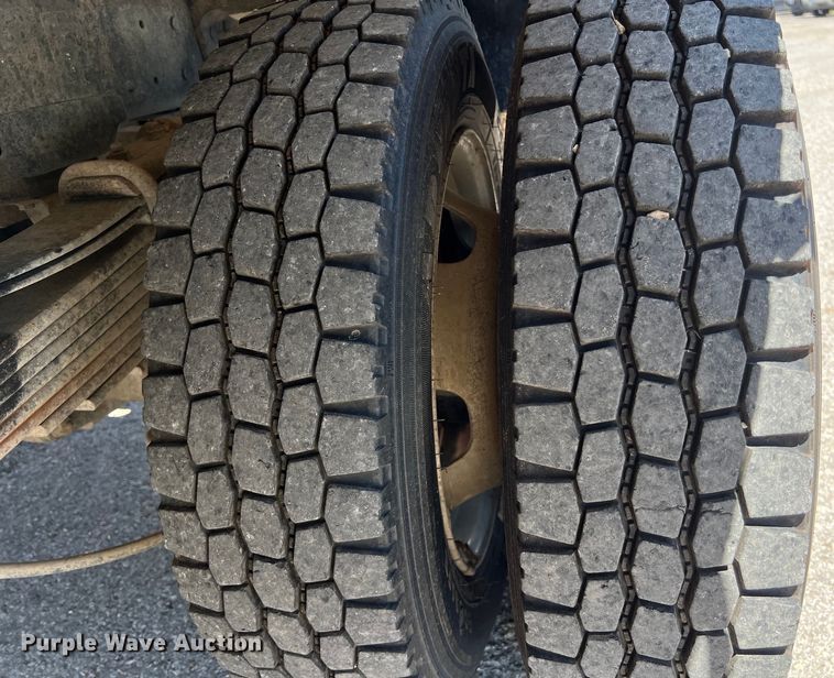 image for item LU9856 2012 Dodge Ram 4500HD flatbed pickup truck