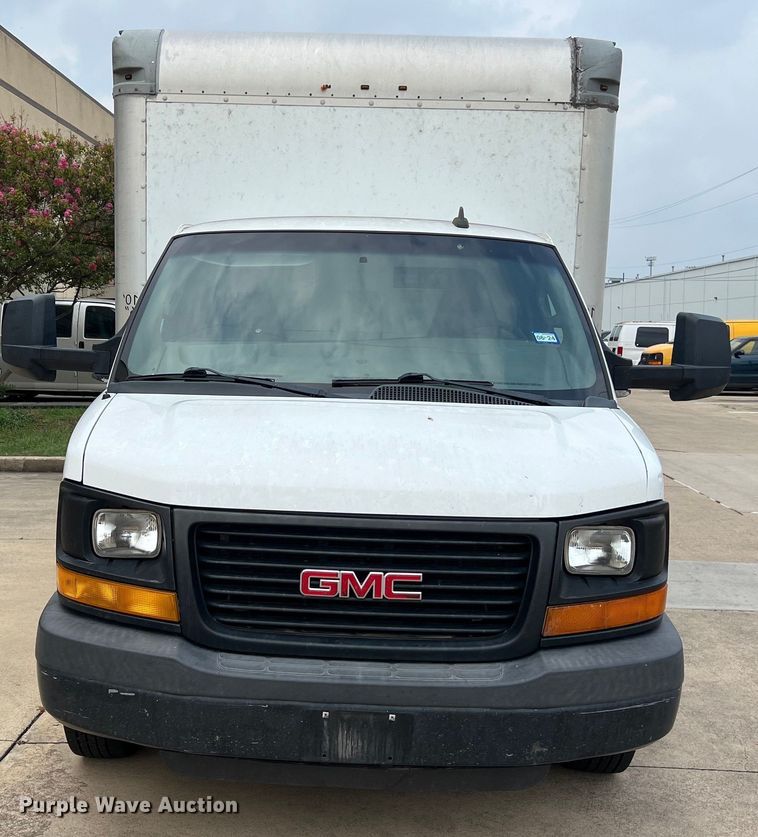 image for item LU9859 2016 GMC Savana 3500 box truck