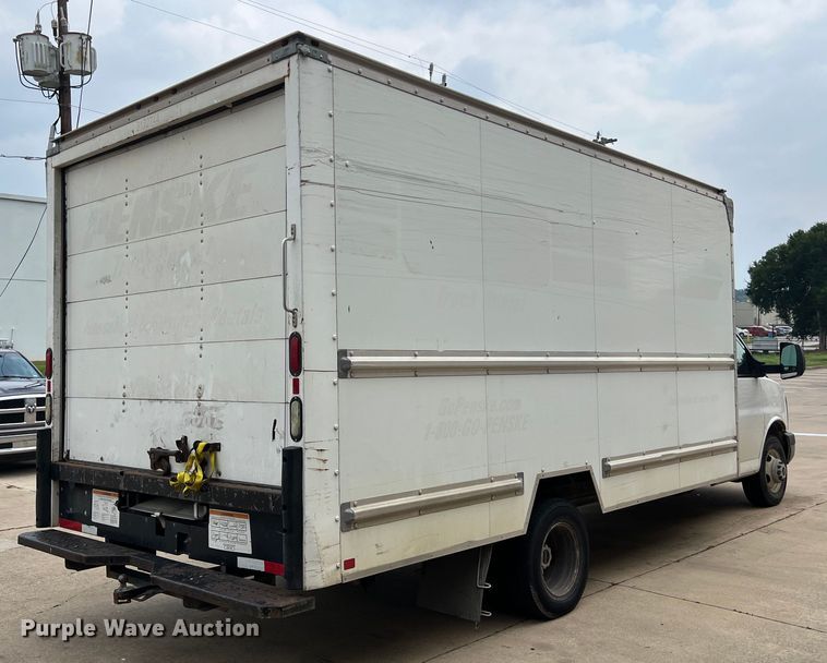 image for item LU9859 2016 GMC Savana 3500 box truck