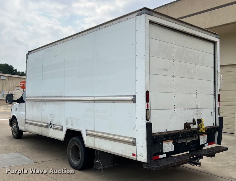 image for item LU9859 2016 GMC Savana 3500 box truck