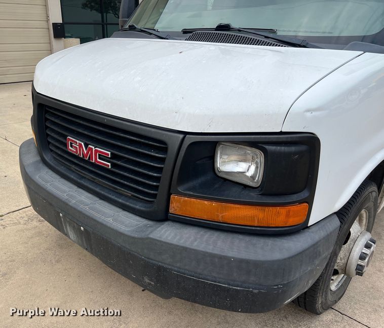 image for item LU9859 2016 GMC Savana 3500 box truck
