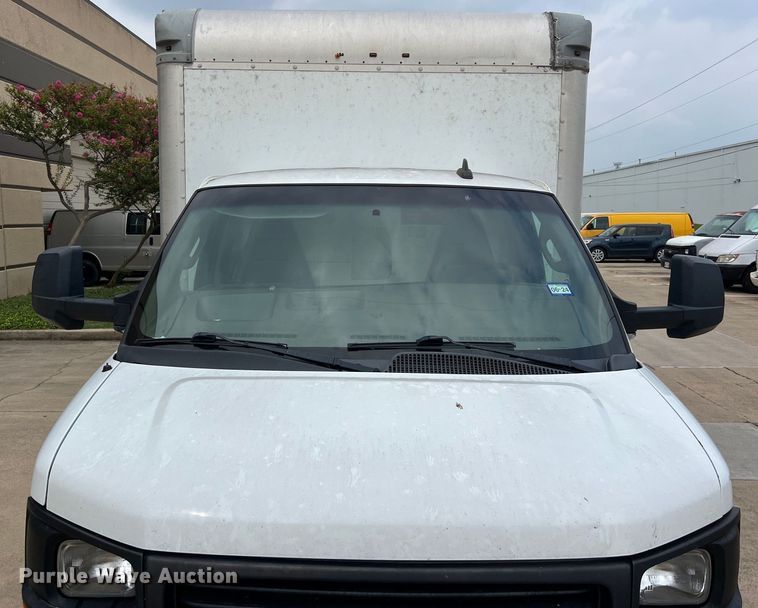 image for item LU9859 2016 GMC Savana 3500 box truck