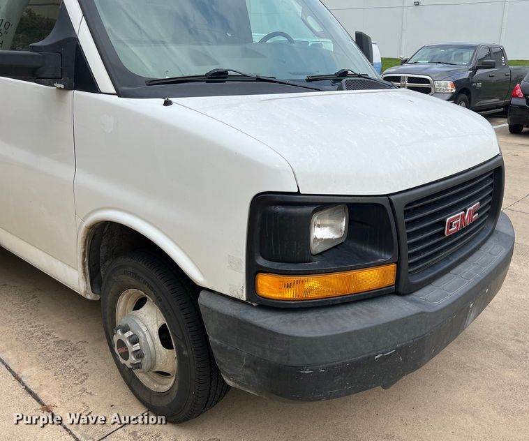image for item LU9859 2016 GMC Savana 3500 box truck