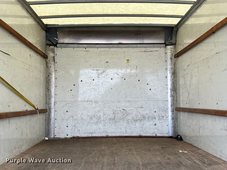 image for item LU9859 2016 GMC Savana 3500 box truck