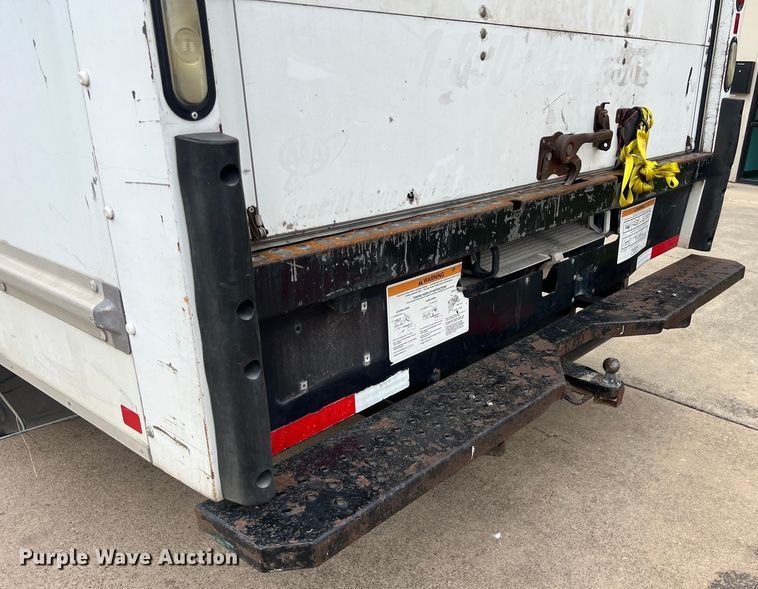 image for item LU9859 2016 GMC Savana 3500 box truck