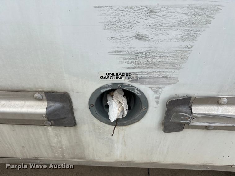 image for item LU9859 2016 GMC Savana 3500 box truck