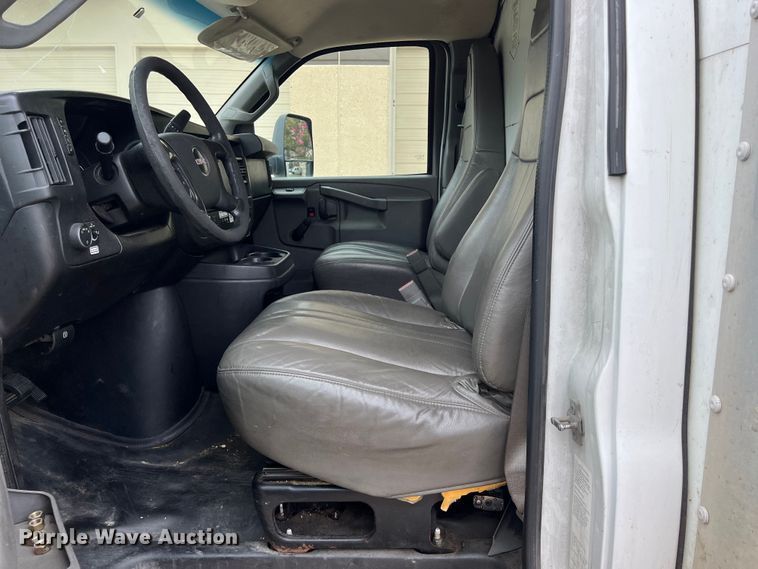 image for item LU9859 2016 GMC Savana 3500 box truck