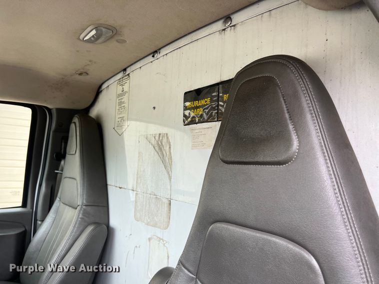 image for item LU9859 2016 GMC Savana 3500 box truck