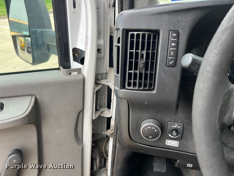 image for item LU9859 2016 GMC Savana 3500 box truck