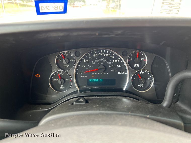 image for item LU9859 2016 GMC Savana 3500 box truck