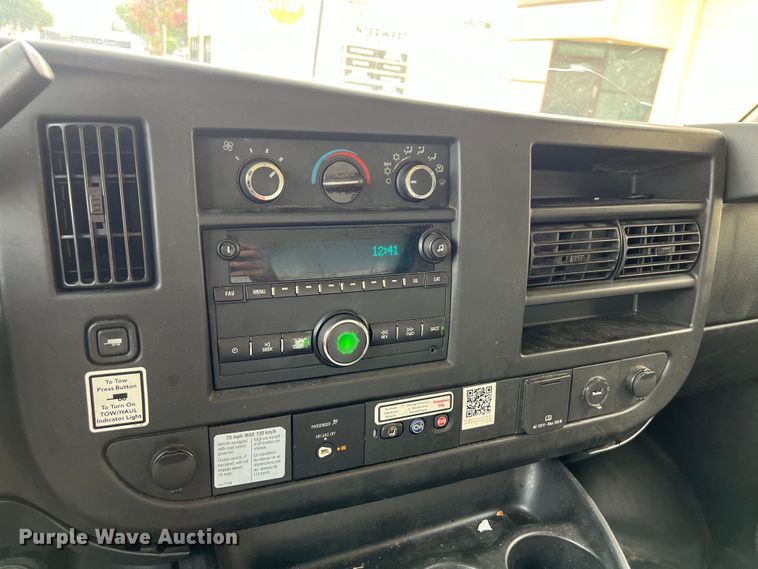 image for item LU9859 2016 GMC Savana 3500 box truck