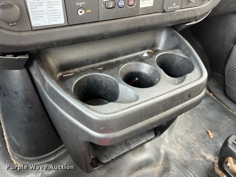 image for item LU9859 2016 GMC Savana 3500 box truck