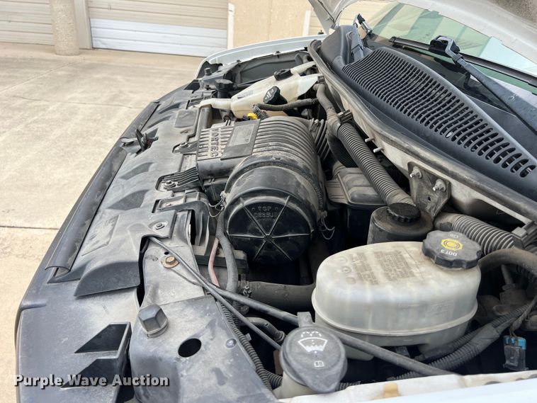 image for item LU9859 2016 GMC Savana 3500 box truck