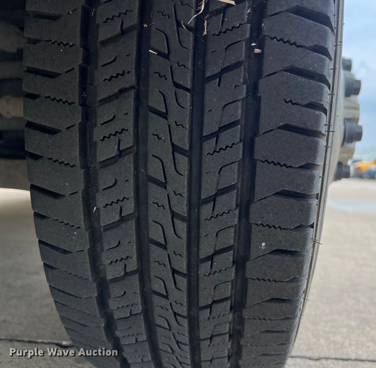 image for item LU9859 2016 GMC Savana 3500 box truck