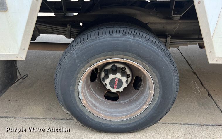 image for item LU9859 2016 GMC Savana 3500 box truck