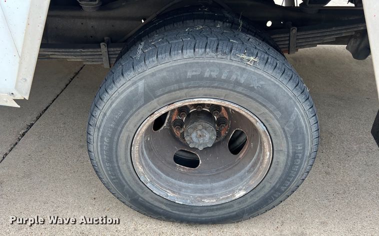 image for item LU9859 2016 GMC Savana 3500 box truck